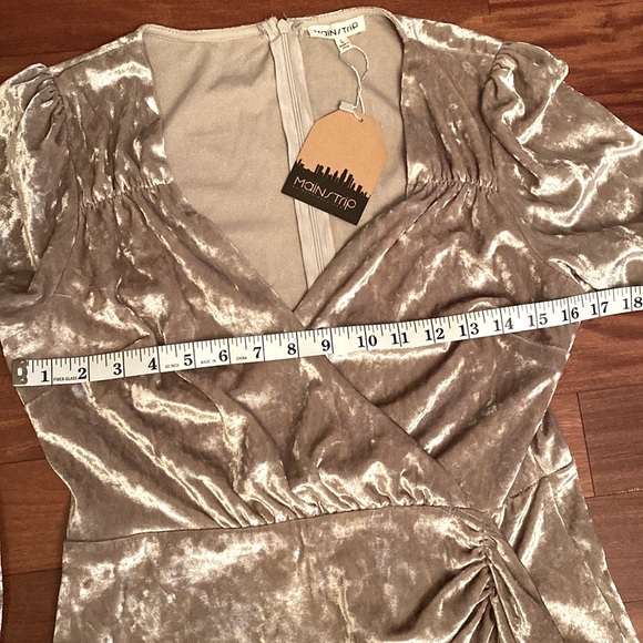 Main Strip NWT Gorgeous Gold/Cream Velour Junior Dress 👗 Size Large - Picture 16 of 16